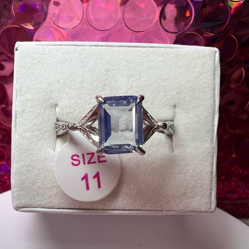 Elegant Silver and Blue Gemstone Ring